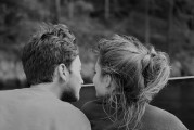 冷暴力男人是否值得挽回？（看清关键性格特征、给予适当机会、建立良好沟通）