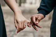男人精神出轨（探究男人精神出轨的原因、影响和对策）