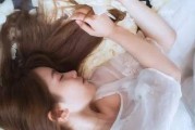 老公出轨了怎么办？女人如何有效挽回老公（从自我反省到夫妻沟通，15个方法帮你重建婚姻关系）