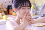 内向女生如何谈恋爱（如何克服内向，让爱情更美好）